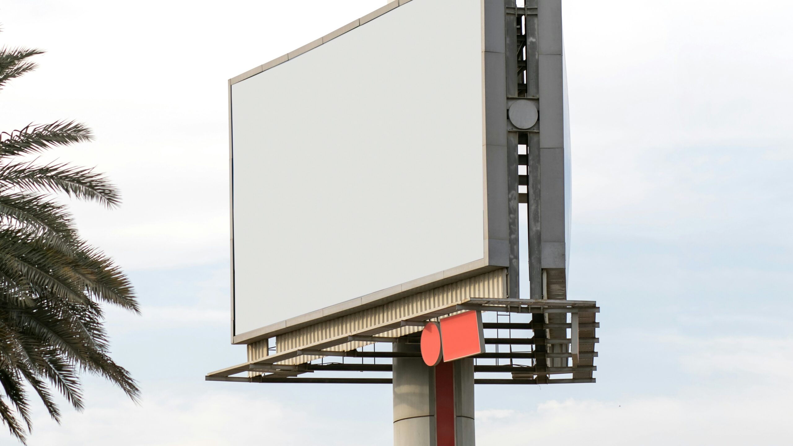 When market leaders stumble – dynamics in the advertising industry